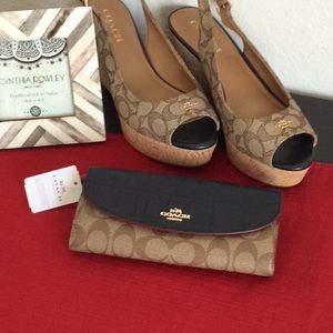 Moving Sale💕Coach wallet